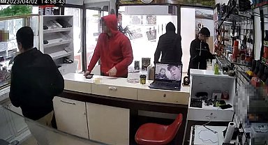 İstanbul'da hırsızın güldüren kaçışı kameraya yansıdı: Kasiyer genç arkasından bakakaldı