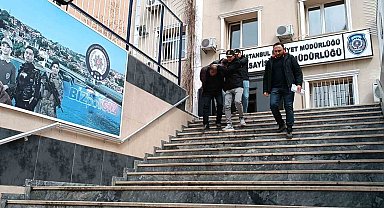 İstanbul'da kendilerini polis ve savcı olarak tanıtarak insanları dolandıran 2 şüpheli yakalandı
