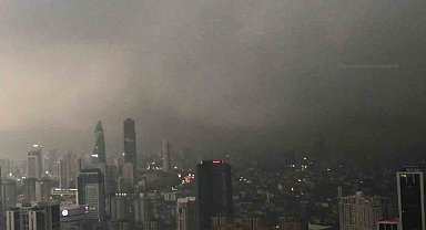 İstanbul'u bir anda bulutlar kapladı, sağanak yağış etkili oldu