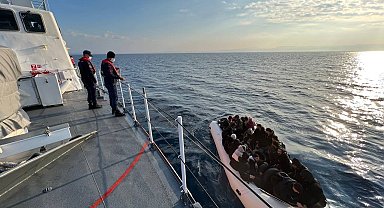 İzmir açıklarında 113 göçmen kurtarıldı, 26 göçmen yakalandı