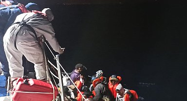 İzmir açıklarında 68 düzensiz göçmen kurtarıldı, 45'i yakalandı