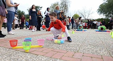 İzmir Ekonomi'de 'şenlik' coşkusu
