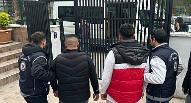 İzmir polisinden göçmen kaçakçılarına darbe: 5 tutuklama