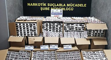İzmir'de 105 bin adet sentetik ecza hap ele geçirildi
