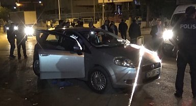 İzmir'de 15 yaşındaki sürücünün karıştığı kaza anı kameraya yansıdı