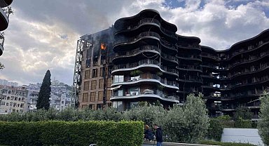 İzmir'de 8 Katlı Sitede Yeniden Yükselen Alevler Paniğe Neden Oldu