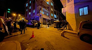 İzmir'de bıçaklı kavga: 1'i ağır 2 yaralı