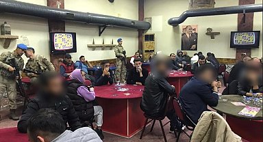 İzmir'de kumar operasyonu: 215 kişi suçüstü yakalandı