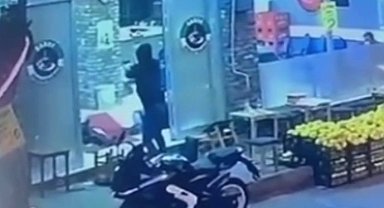 İzmir'deki kanlı kahvehane baskını güvenlik kamerasında