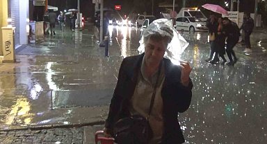 İzmir'i nisan ayında sağanak vurdu