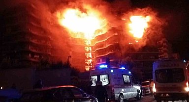 İzmir'in Narlıdere İlçesindeki Folkart Sitesi'nde Yangın