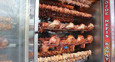 İzmirliler iftar için gelenekselleşen kömürde kelleyi tercih ediyor