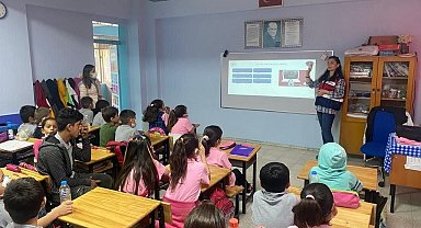 Jandarmadan öğretmen ve öğrencilere siber eğitimi