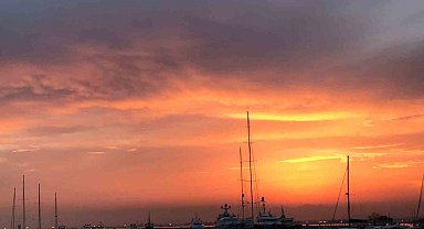 Kadıköy'de kartpostallık gün doğumu