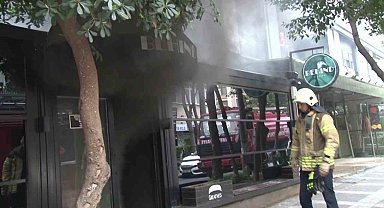 Kadıköy'de Sabah Saatlerinde Çıkan Yangın Korkuttu