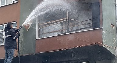 Kağıthane'de binadaki yangına hortumlu müdahale