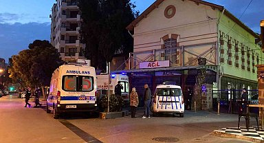 Kalbinden bıçaklanan genç hastaneye kaldırıldı