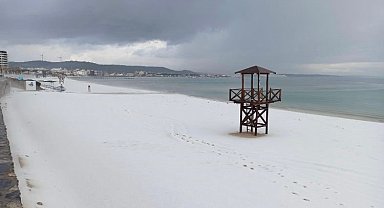 Kar yağmadı ama Çeşme beyaza büründü