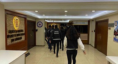 Kırmızı bültenle aranan uyuşturucu baronu Ürfi Çetinkaya ile 5 suç örgütü üyesi İstanbul Emniyet Müdürlüğüne getirildi