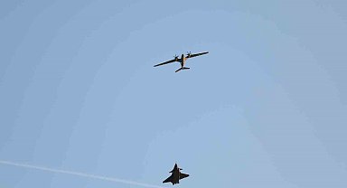 KIZILELMA uçuş testinde bir ilk: KIZILELMA VE AKINCI'dan kol uçuşu