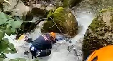 Kızını kurtarmak isterken ikisi de hayatını kaybetti