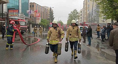 Küçükçekmece'de korkutan yangın