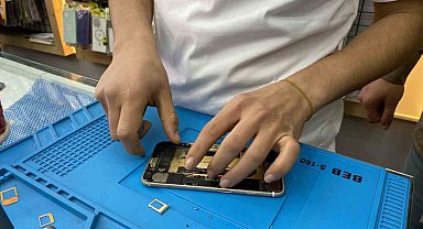 Küçükçekmece'de telefon bataryasının patladığı anlar kamerada