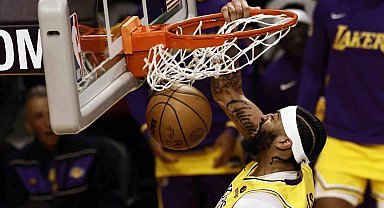 Los Angeles Lakers ve Atlanta Hawks play-off'lara yükseldi