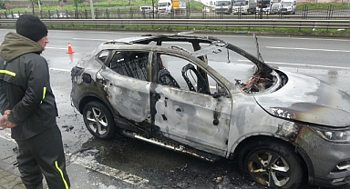 Lüks Cip Alev Topuna Döndü, Kadın Sürücü Şans Eseri Kurtuldu