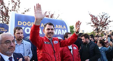 Maltepe Sahil'de yürüyüş yapan Bakan Kurum gençlerle basketbol oynadı