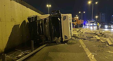 Maltepe'de kontrolden çıkan tır yol ayrımından D-100 kara yoluna düştü: 1 yaralı