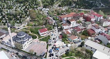 Mezarlık ziyaretine giden vatandaşlar trafikte yoğunluk oluşturdu