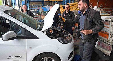 Motora sıkışan kedi için seferberlik
