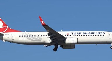 Motoruna kuş çarpan THY uçağı Kayseri'ye acil iniş yaptı