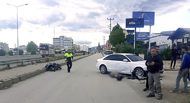 Motosiklet Otomobil İle Çarpıştı   