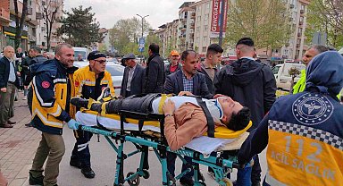 Otomobil park halindeki araçlara çarptı; bayram alışverişini bırakıp izlediler