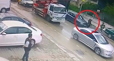 Otomobilin Çarptığı Yaya Metrelerce Sürüklendi