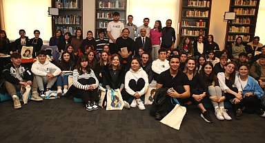 Özgür Ozan öğrencilere Tomris Uyar öyküsü okudu