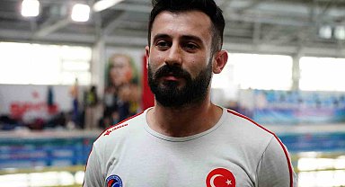 Paletli Yüzme Büyükler ve Gençler Türkiye Şampiyonası İstanbul'da yapıldı