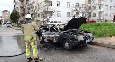 Park Halindeki Araç Alevlere Teslim Oldu   