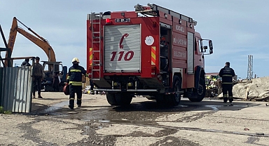   Patlayan Kimyasal Madde, Geri Dönüşüm Deposunda Yangına Sebep Oldu   