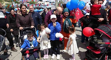 Pendik'te 23 Nisan kutlamalarında çocuklar doyasıya eğlendi