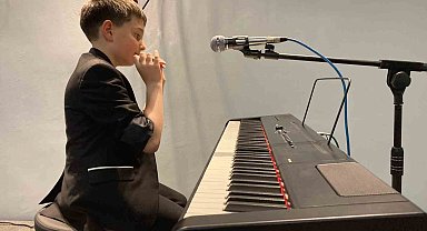 Plastik fabrikrasından çalışanlarının çocuklarına müzik okulu