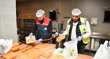 Ramazan'da 550 aileye iftarlıklar Mamak Belediyesi Aşevi'nden