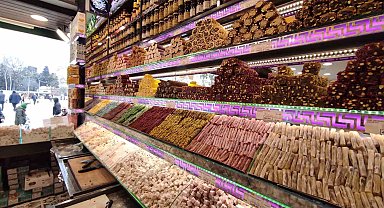 Ramazan'ın başında hurmaya olan talep yerini şekerlemelere bıraktı