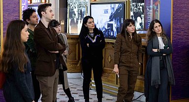 Robot Pinokyo oyuncularından Yaşasın Cumhuriyet Sergisi'ne ziyaret