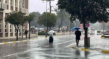 Sağanak yağış Balıkesir'de etkili oldu