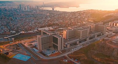 Sağlık Bakanı Koca: "İzmir Şehir Hastanesine hasta kabulü için gün sayıyoruz"