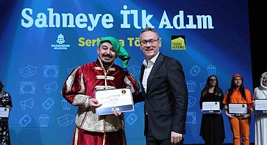 Sahneye ilk adımını atan Başakşehirliler sertifikalarını aldı