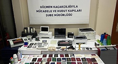 Sahte pasaport imal eden 5 şüpheli yakalandı